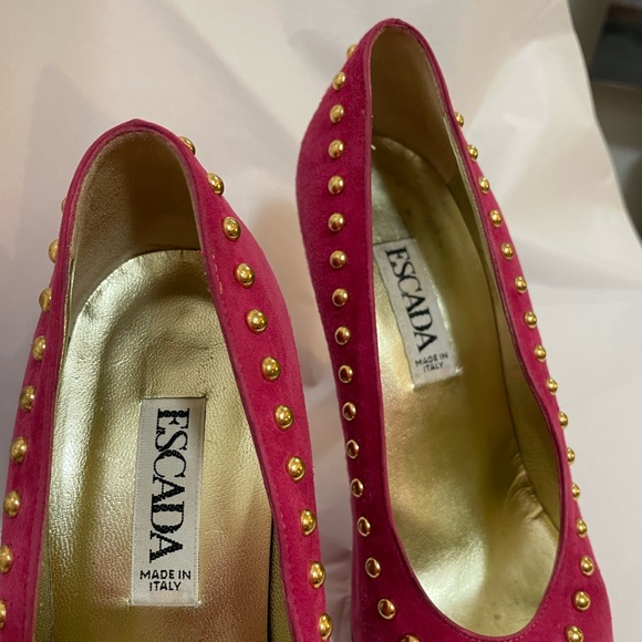 *vintage* Escada Fuschia Pumps with Gold Studs - Picture 6 of 15